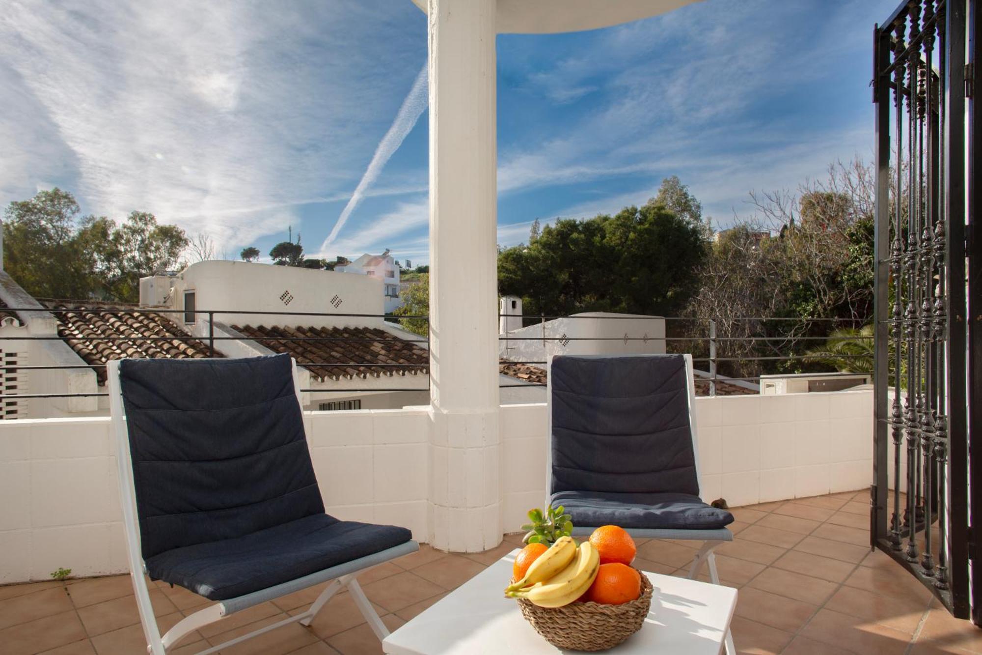 Beachside Remote Work, Yearround Pool Apartment *
