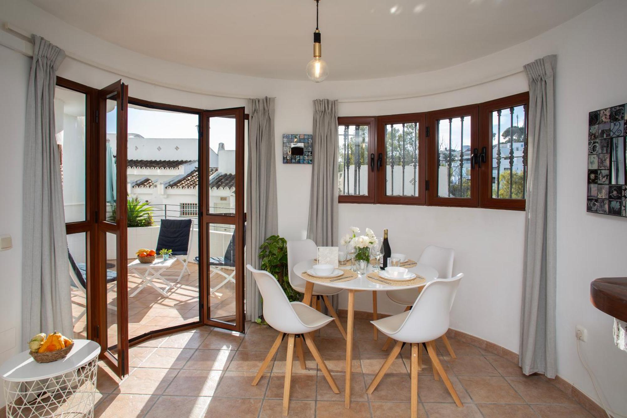 Apartment Beachside Remote Work, Yearround Pool *